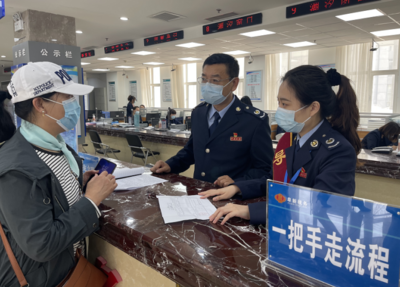 阜新市稅務(wù)局 “一把手走流程”，以親身體驗(yàn)察民意解民憂